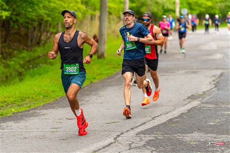 2025 Marathon Sun Life - Longueil - Shiny Happy People Running !!