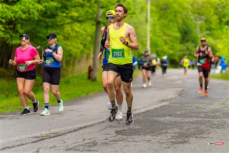 2025 Marathon Sun Life - Longueil - Shiny Happy People Running !!