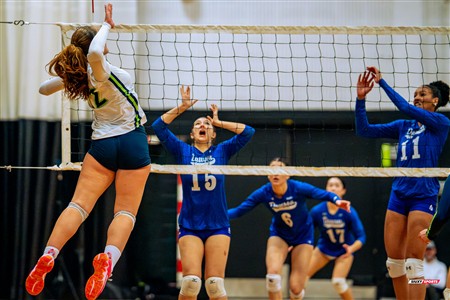 RSEQ 2025 - Volleyball F D2 - Championnat de Conférence - Dawson (0) vs (2) Montmorency