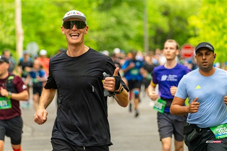 2025 Marathon Sun Life - Longueil - Shiny Happy People Running !!