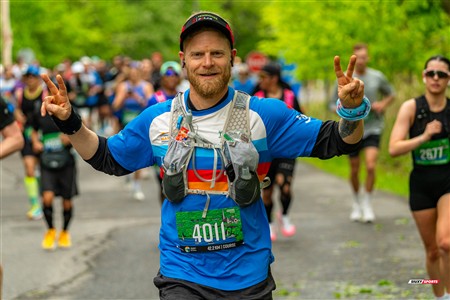 2025 Marathon Sun Life - Longueil - Shiny Happy People Running !!