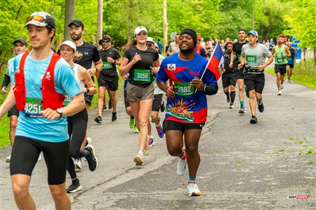 2025 Marathon Sun Life - Longueil - Shiny Happy People Running !!