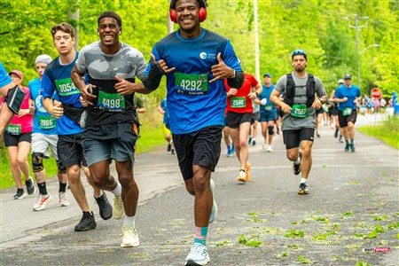 2025 Marathon Sun Life - Longueil - Shiny Happy People Running !!