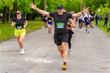 2025 Marathon Sun Life - Longueil - Shiny Happy People Running !!